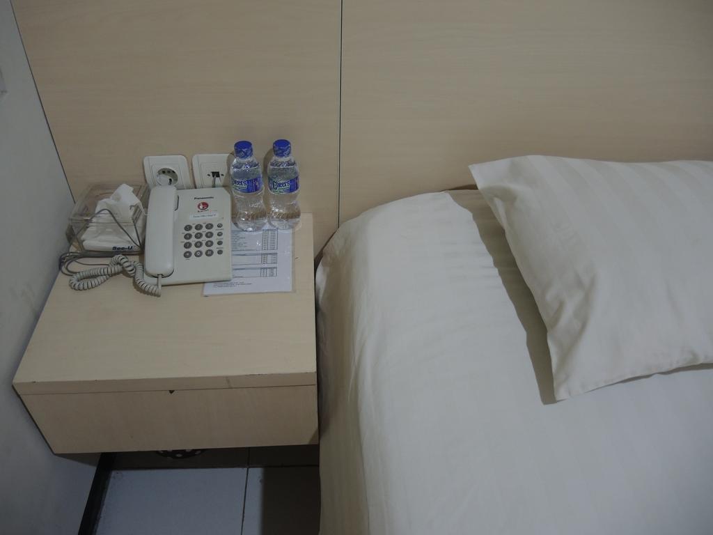 Swk 95 Hotel Surabaya Zimmer foto