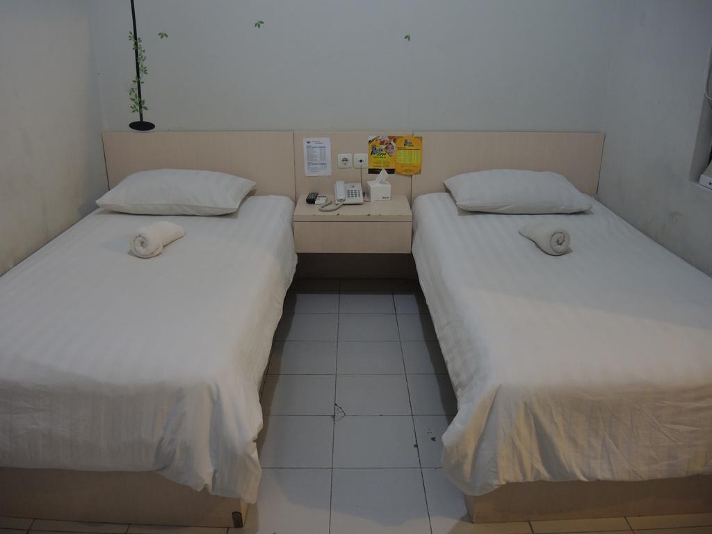 Swk 95 Hotel Surabaya Zimmer foto
