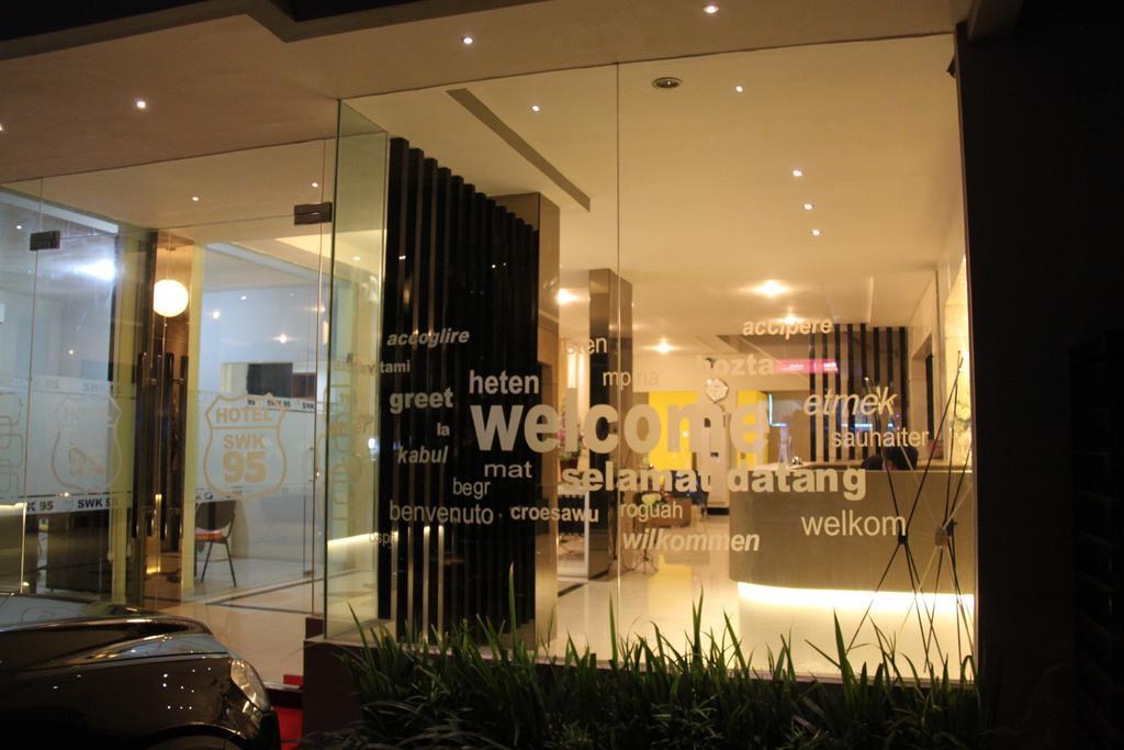 Swk 95 Hotel Surabaya Exterior foto